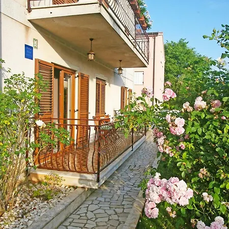 Apartment Maras *