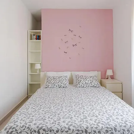 Apartment Maras