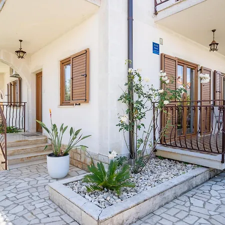 Apartman Maras *