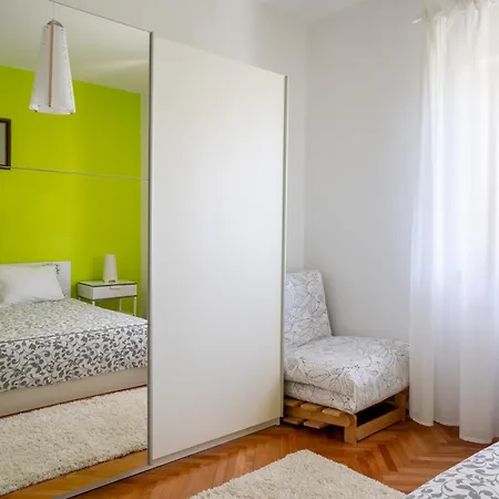 Apartment Maras