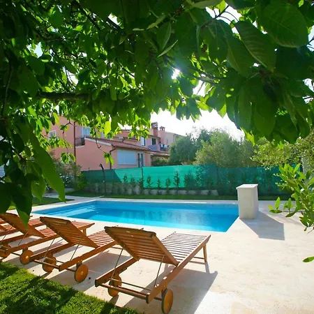 Apartment Maras *
